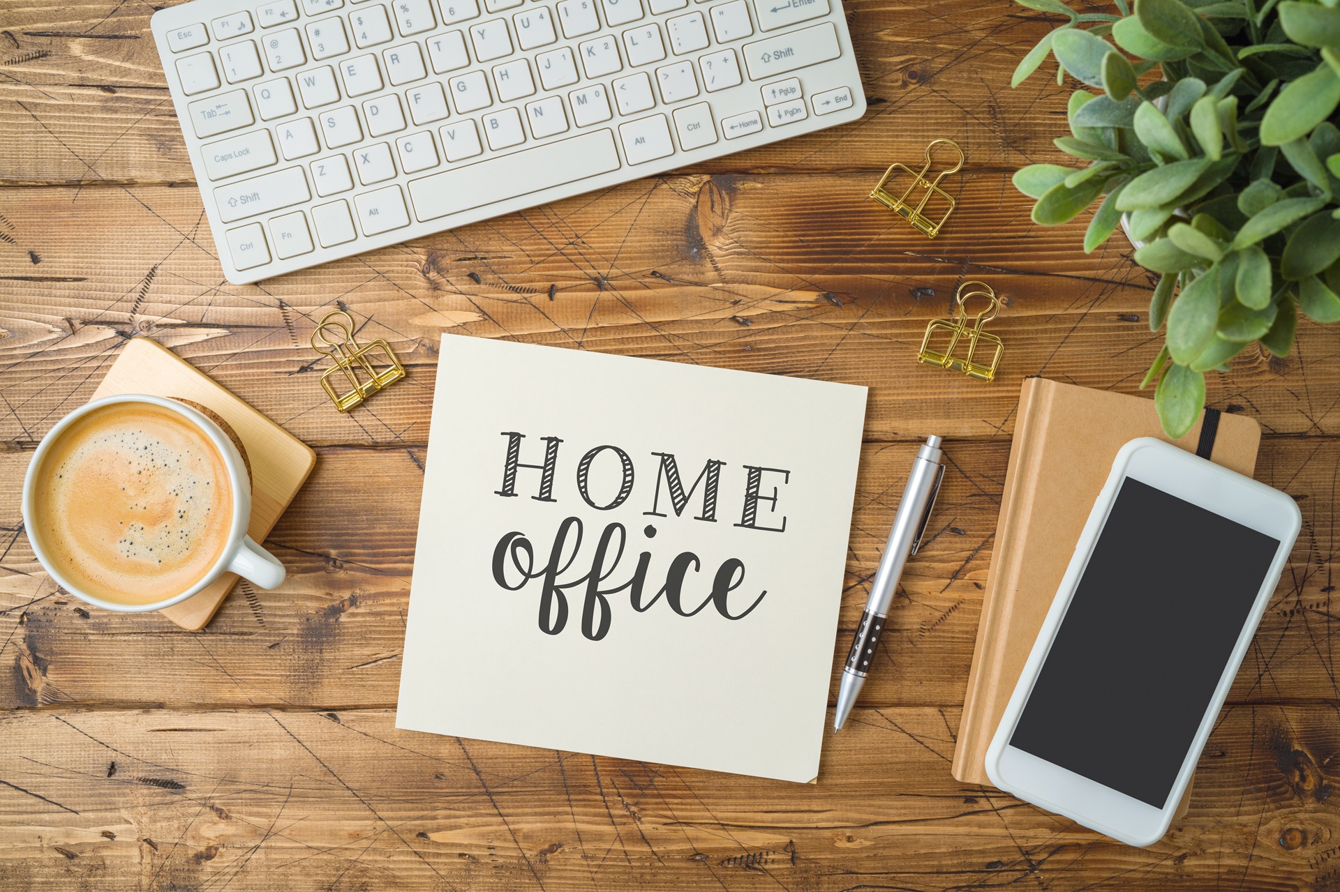 Home-Office-Schreibtisch mit Kaffee und Notizkarte | Akustikpaneel Eiche